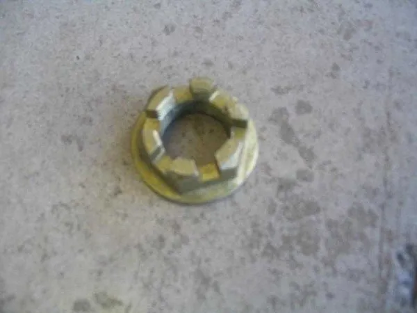 Crown nut  70-4605316 M24x2 OR.